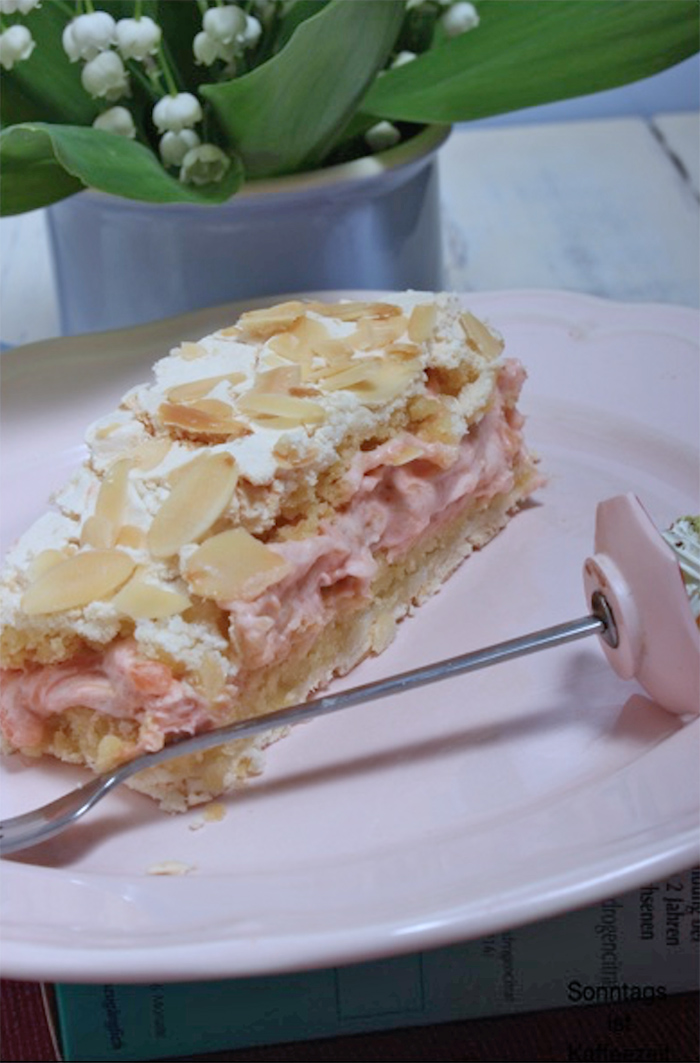 Rhabarber-Mandel-Baiser-Schnitten