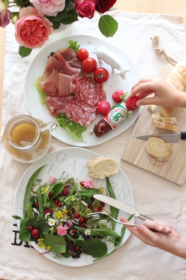 Wildkräutersalat Rezept serviert mit Geschenkidee Onlineshop