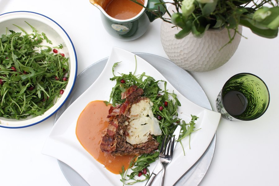 Low Carb Blumenkohlbombe mit Rahmsauce