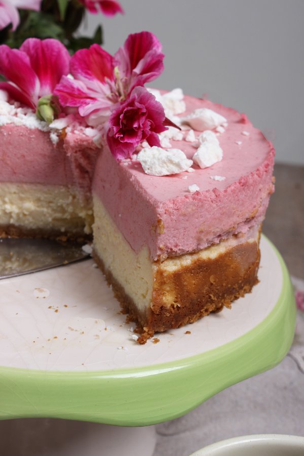 Cheesecake mit Himbeersahne