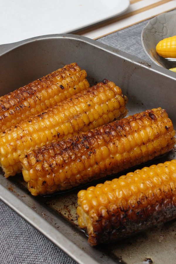 Jamaika-Hähnchen, Reis und Bohnen, erfrischender Hack-Salat mit gegrillter Mais alla Jamie Oliver 30 Minuten Menü