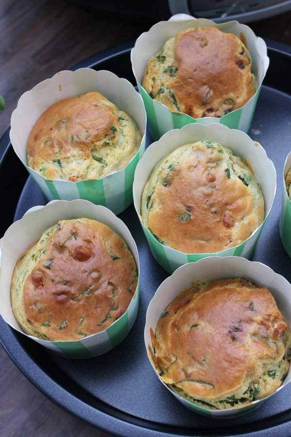 Bärlauch-Bacon Muffins mit Bärlauch Frosting - Mit der Klarstein VitAir Turbo Heißluftfritteuse