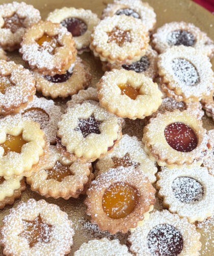 Spitzbuben Rezept auf einen Teller